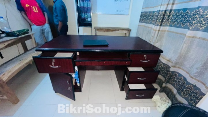 অফিস টেবিল ও চেয়ার বিক্রি হবে